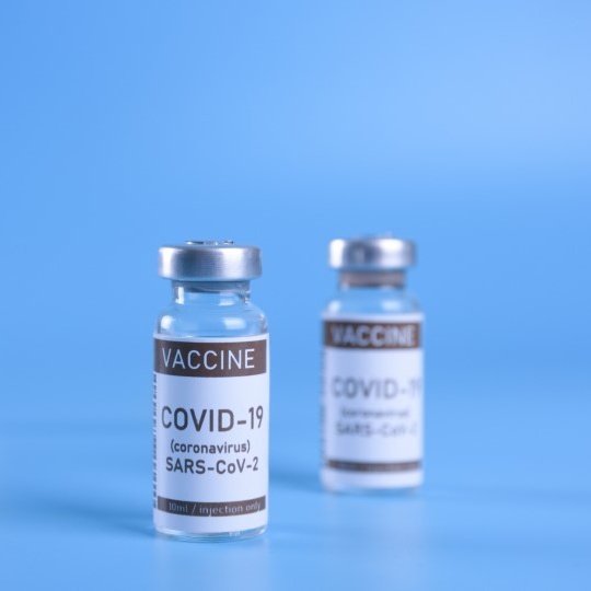 coronavirus-vaccine-medical-concept-ampoule-with-covid-19 (Custom) Cropped